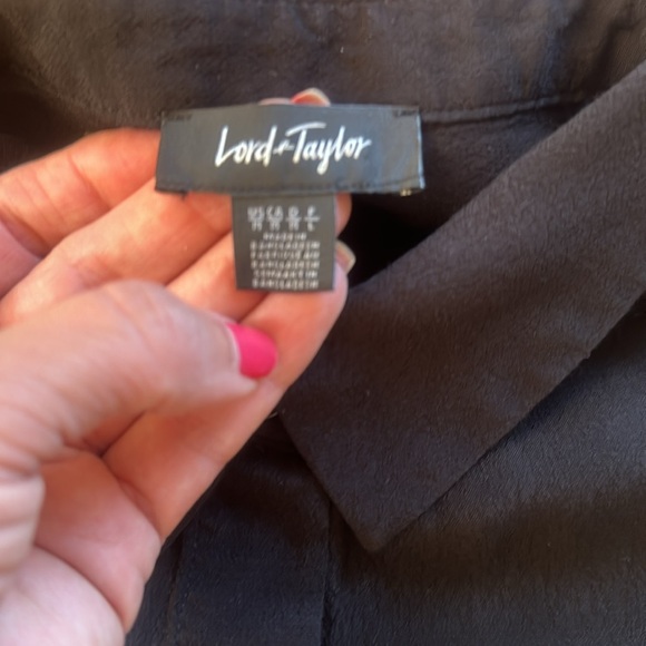 💕Lord & Taylor Classic Black Button-Up Blouse M VGUC - Picture 9 of 10